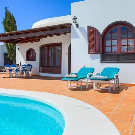 Puerto Del Carmen Sleeps 7 With Pool Air Con And Wifi