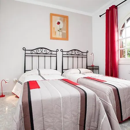 Villa Puerto Del Carmen Sleeps 7 With Pool Air Con And Wifi *