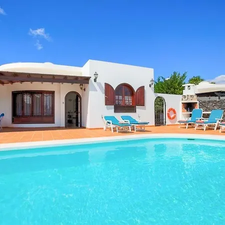 Puerto Del Carmen Sleeps 7 With Pool Air Con And Wifi Vila Puerto del Carmen (Lanzarote)