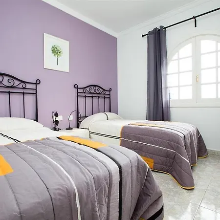 Puerto Del Carmen Sleeps 7 With Pool Air Con And Wifi Vila